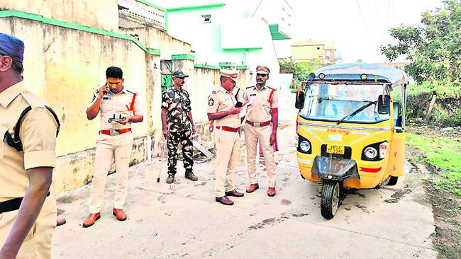 పంటపాళెంలో కార్డన్‌ సెర్చ్‌ 
1