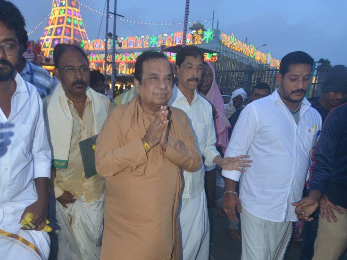 Celebrities Visited Tirumala Srivari Temple Photos2