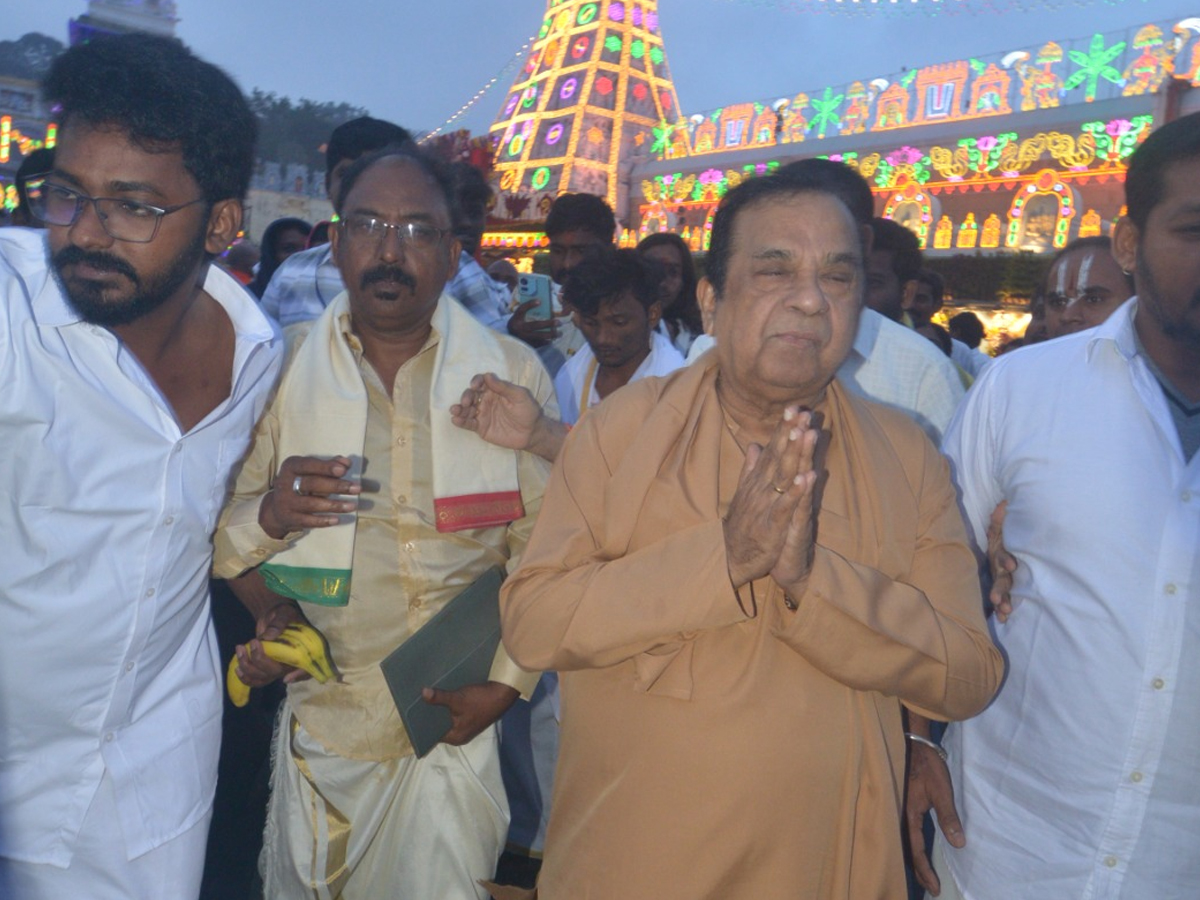 Celebrities Visited Tirumala Srivari Temple Photos12