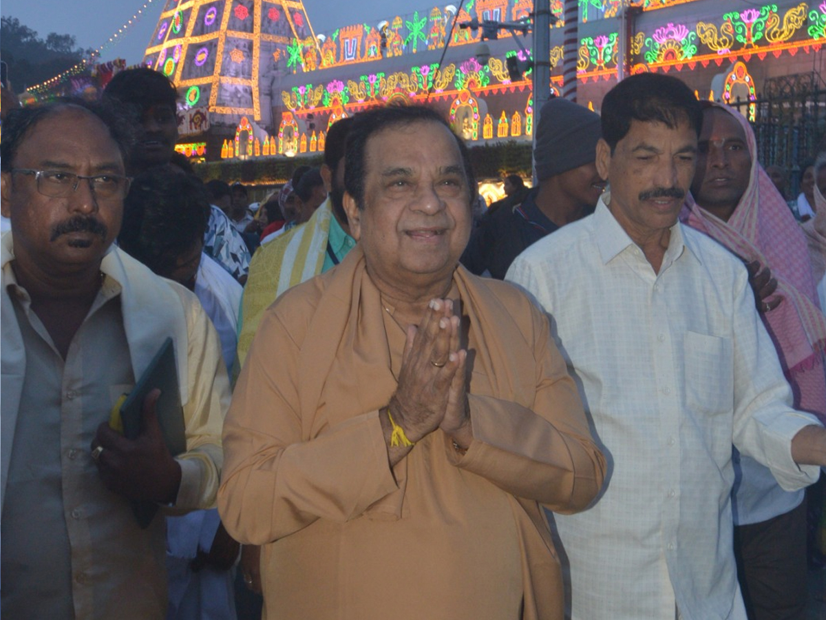 Celebrities Visited Tirumala Srivari Temple Photos14