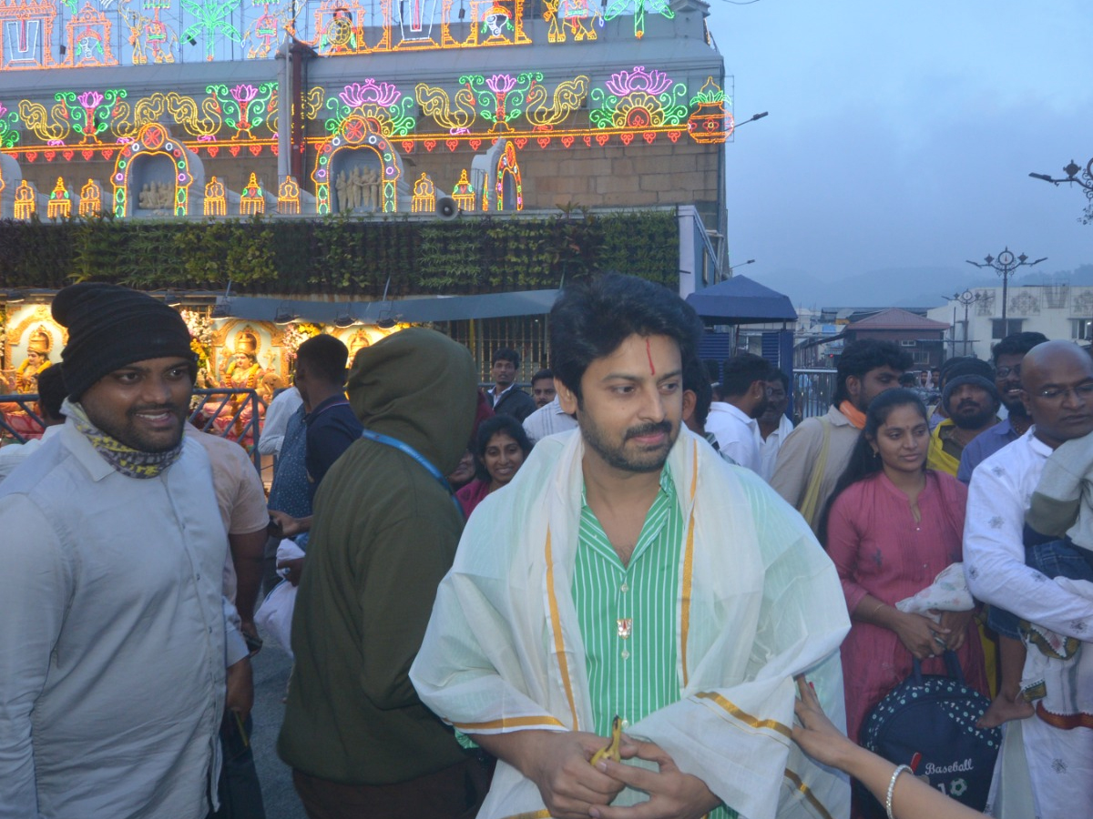Celebrities Visited Tirumala Srivari Temple Photos3