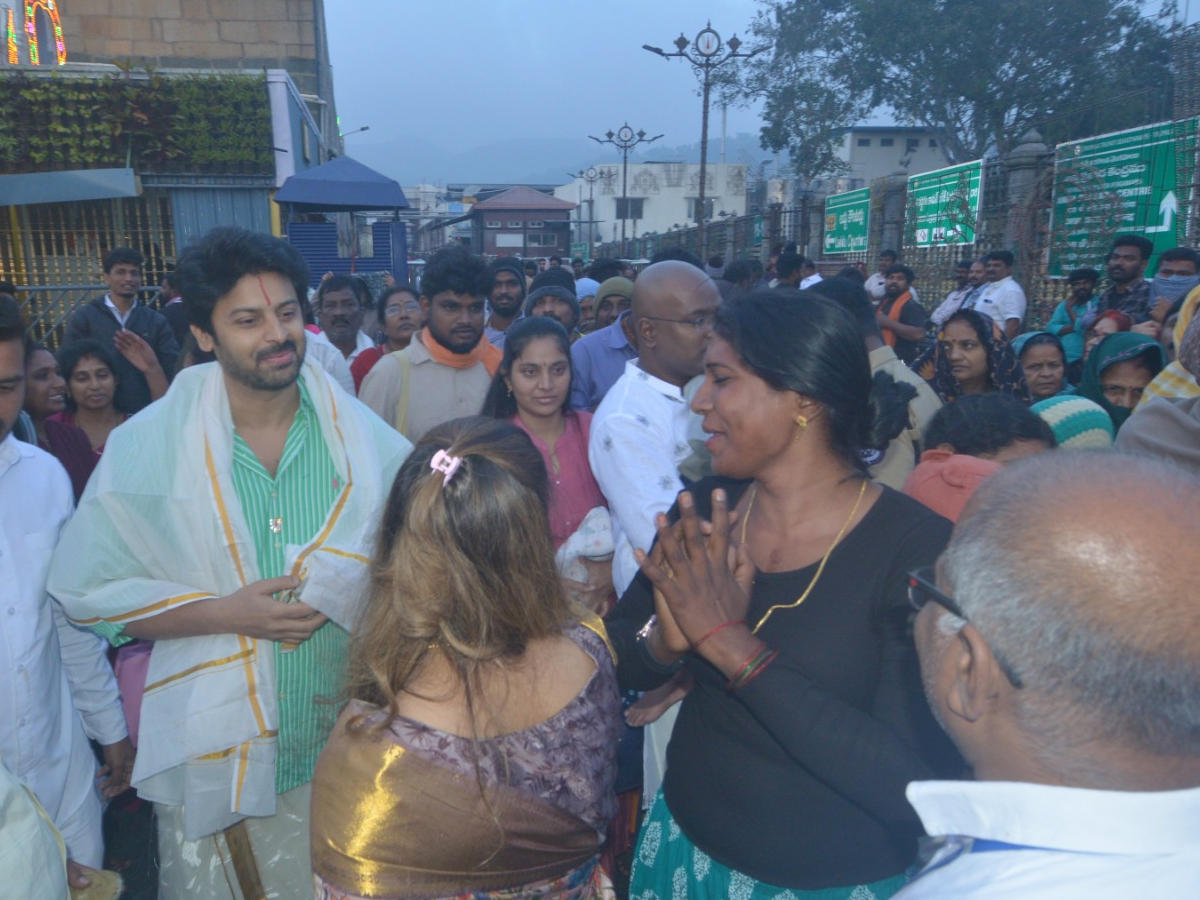Celebrities Visited Tirumala Srivari Temple Photos5