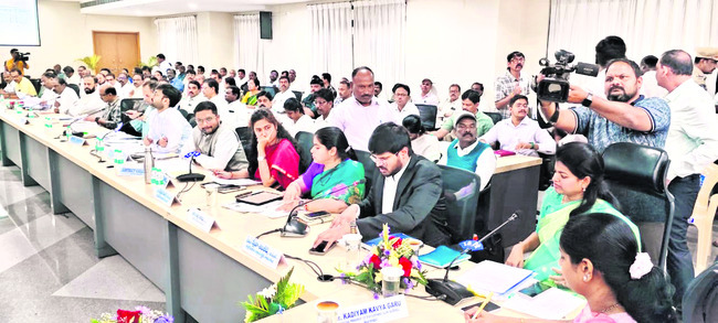 5 గంటలు..15 అంశాలు 1