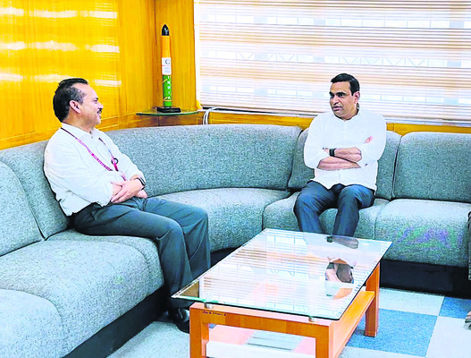 పండుగ వాతావరణంలో గృహ ప్రవేశాలు చేయాలి2