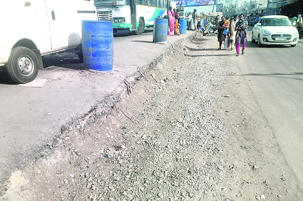 నత్తనడకన అండర్‌పాస్‌ల నిర్మాణం2