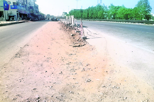 నత్తనడకన అండర్‌పాస్‌ల నిర్మాణం1