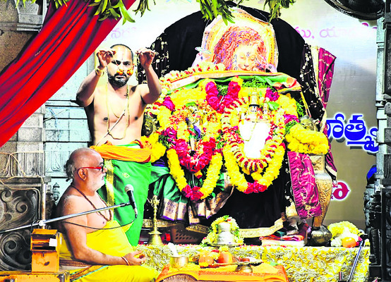 యాదగిరీశుడి సన్నిధిలో నిత్య కల్యాణ వేడుక1