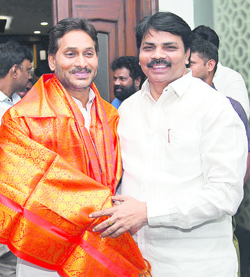 ●  మర్యాద పూర్వకంగా..2