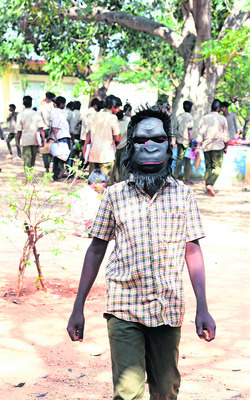 ●పక్కనే ప్రమాదం.. ఇదేం గ్రహచారం! 2