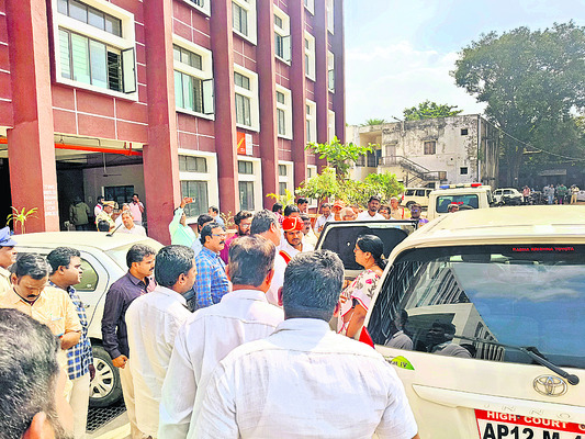 కోర్టును పేల్చేస్తాం! 2