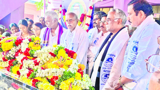 రేషన్‌ బియ్యం పట్టివేత 
1