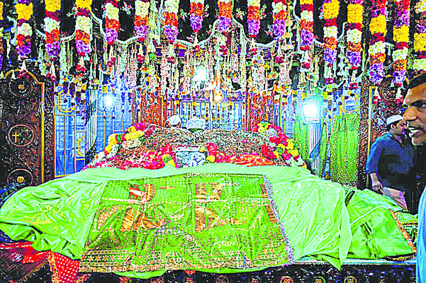 వైభవంగా ఉరుసు మహోత్సవాలు  
2