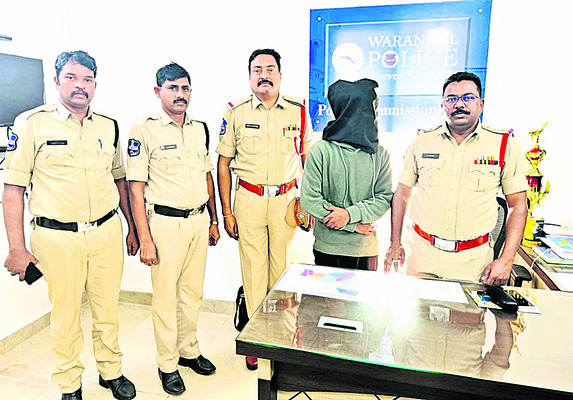 రైల్వే స్టేడియంలో ఖోఖో పోటీల ఏర్పాట్ల పరిశీలన
1