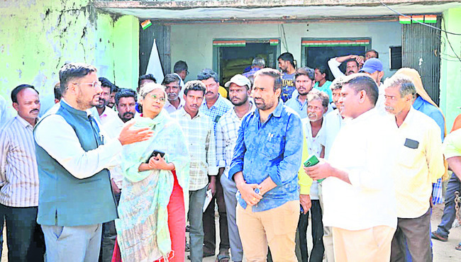 యూరియా కొరత లేదు1