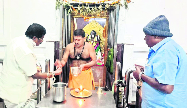 డీఎస్పీ ఆకస్మిక తనిఖీ 
1