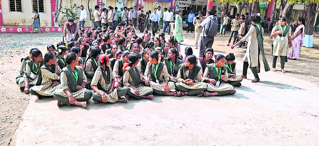 ప్రిన్సిపాల్‌, పీఈటీ మాకొద్దు 1