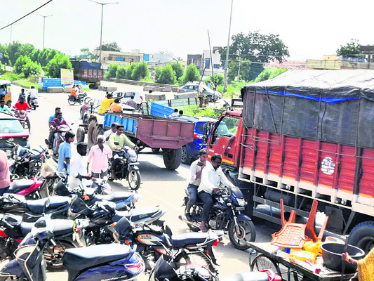 నత్తనడకన అండర్‌పాస్‌ల నిర్మాణం3