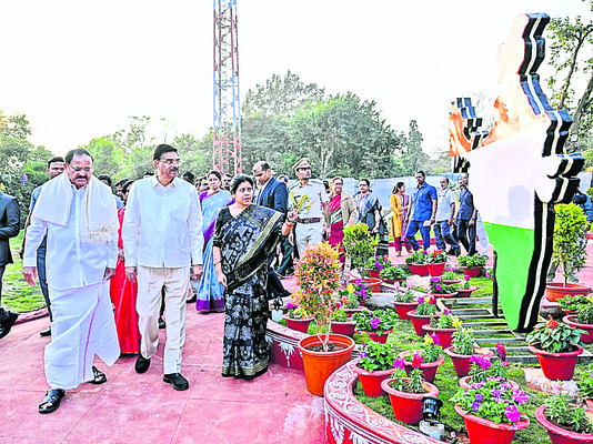 లోక్‌ భవన్‌లో అటల్‌ వన్‌ 2