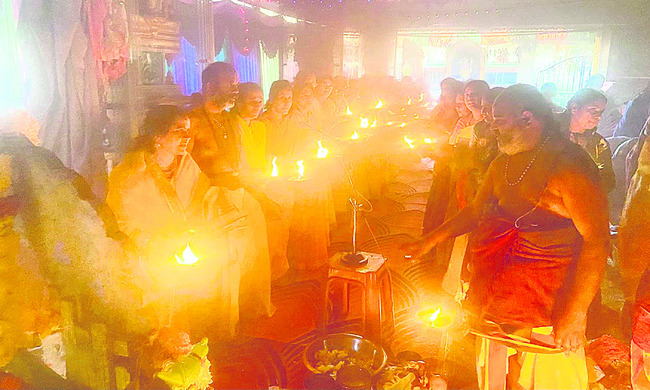 వేంకటేశ్వరునికి పొన్నాకుల హారతి 1