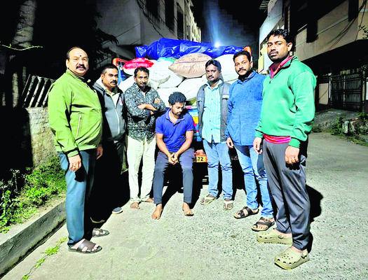 రేషన్‌ బియ్యం పట్టివేత 2