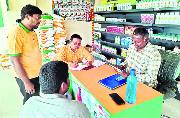 రసవత్తరంగా వాలీబాల్‌ పోటీలు 1