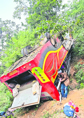 ప్రయాణాలు ఘాట్‌లో.. ప్రాణాలు గాల్లో2