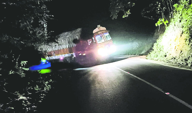 ప్రయాణాలు ఘాట్‌లో.. ప్రాణాలు గాల్లో1