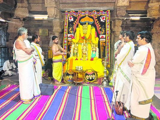 రసవత్తరంగా వాలీబాల్‌ పోటీలు 2