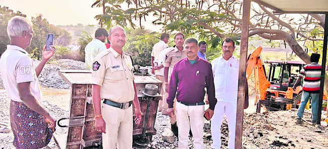 జిల్లా కోర్టుకు బాంబు బెదిరింపు1