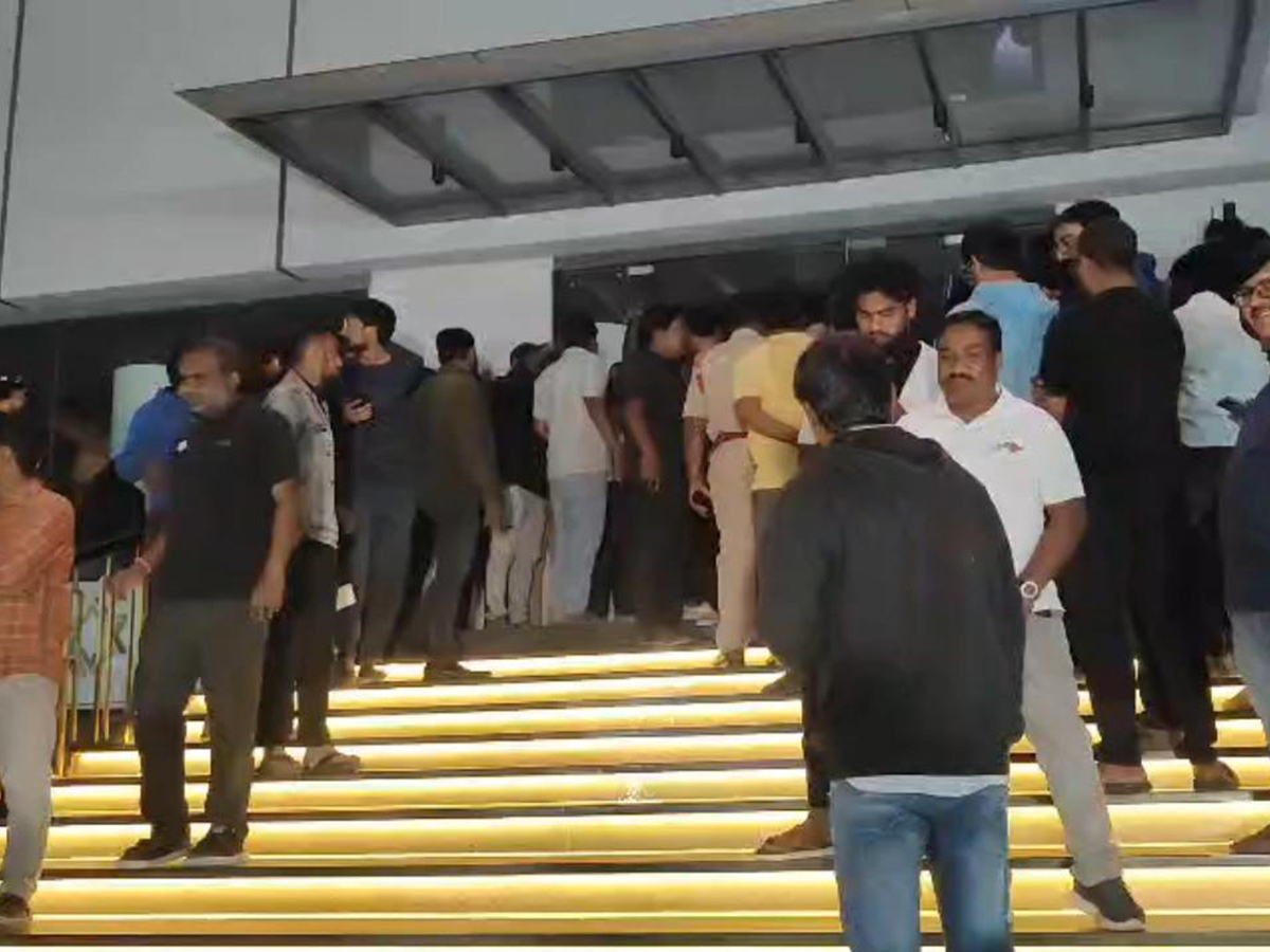 The Raja Saab : High Tension at Vimal Theater Prabhas Fans10