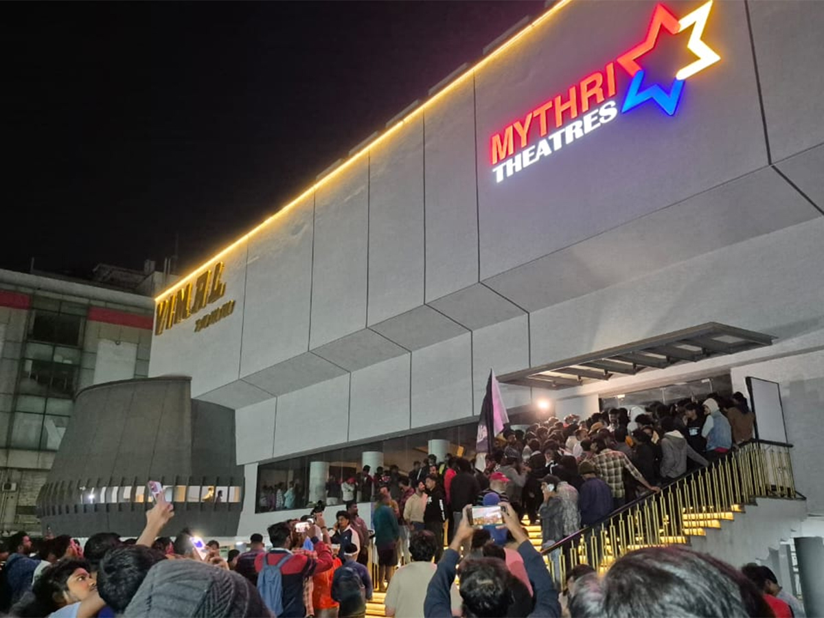 The Raja Saab : High Tension at Vimal Theater Prabhas Fans2