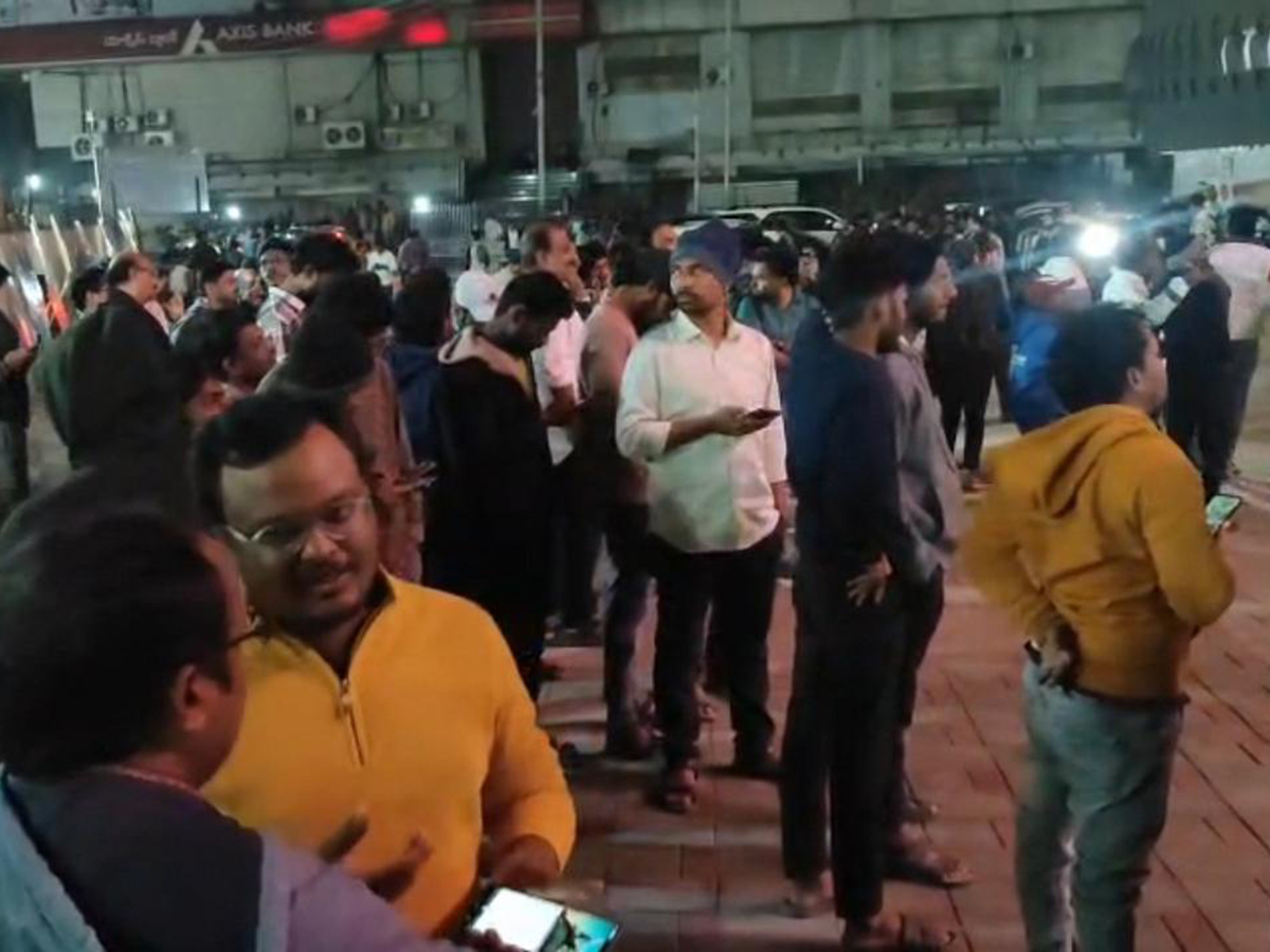 The Raja Saab : High Tension at Vimal Theater Prabhas Fans5