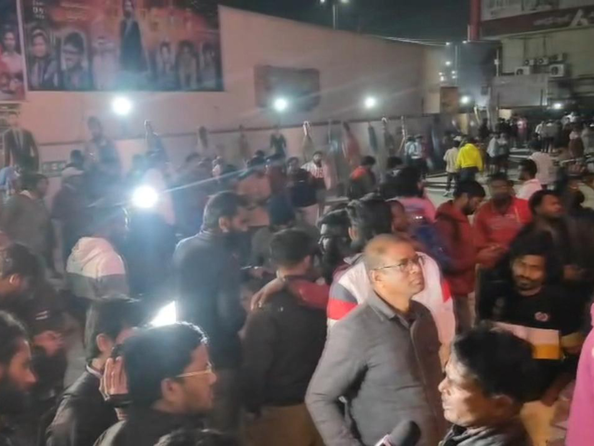 The Raja Saab : High Tension at Vimal Theater Prabhas Fans8