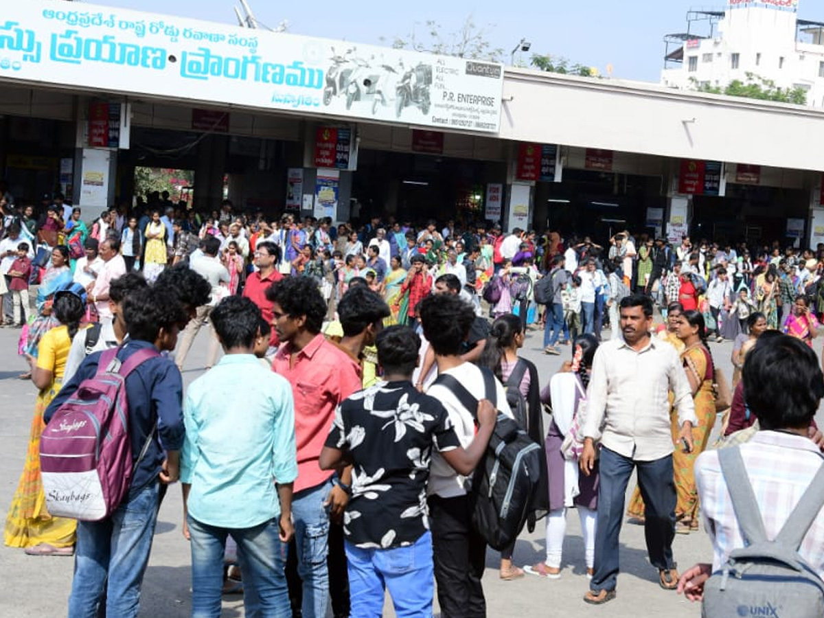 The Sankranthi rush in Andhra Pradesh Passengers face difficulties at bus stations.2