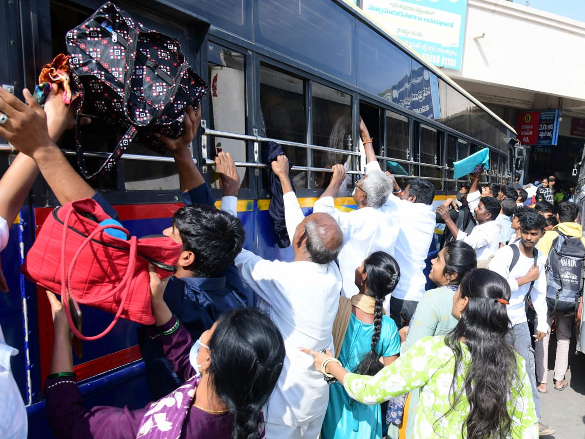 The Sankranthi rush in Andhra Pradesh Passengers face difficulties at bus stations.15