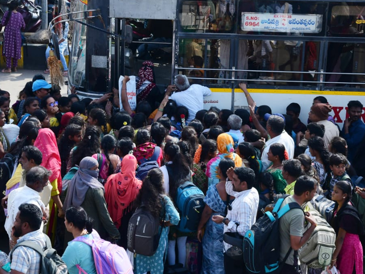 The Sankranthi rush in Andhra Pradesh Passengers face difficulties at bus stations.4