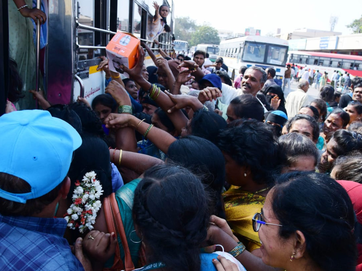 The Sankranthi rush in Andhra Pradesh Passengers face difficulties at bus stations.6