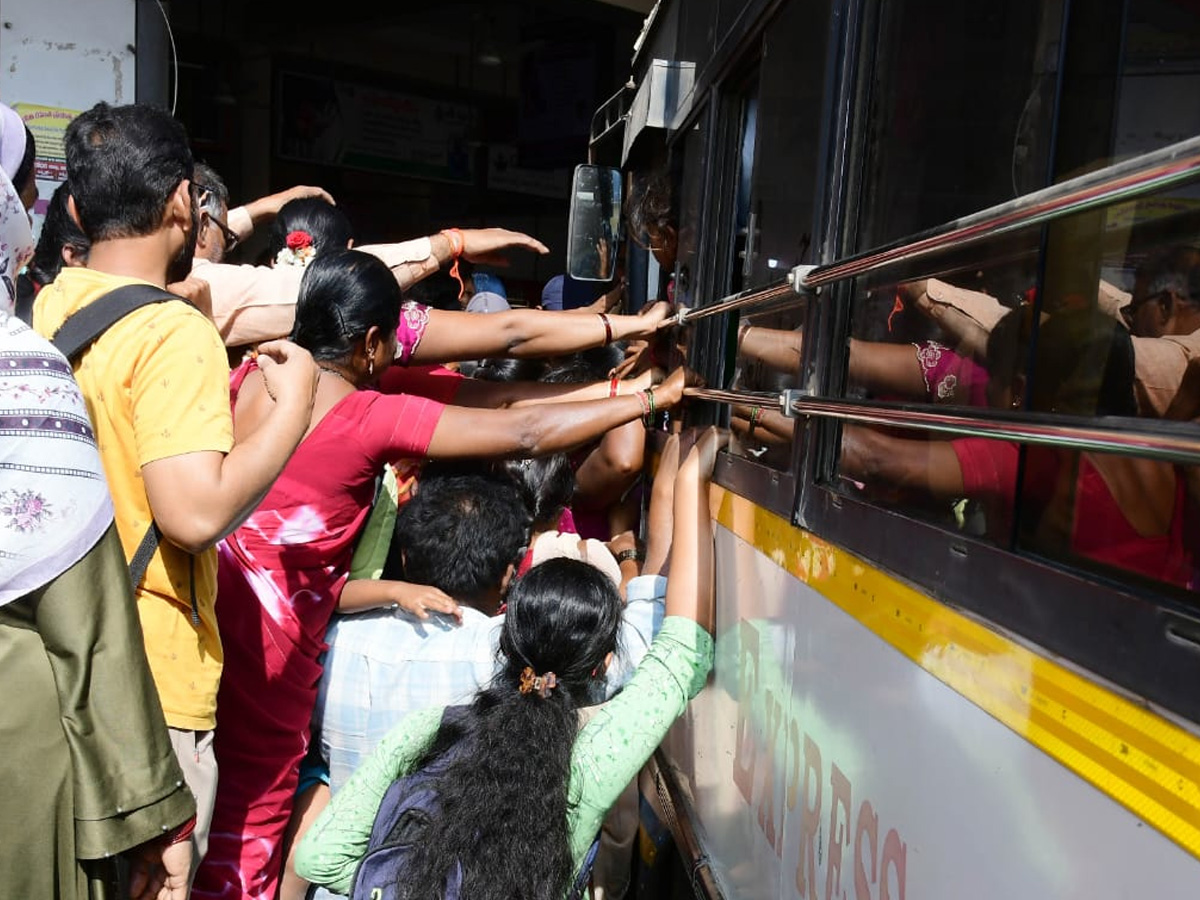 The Sankranthi rush in Andhra Pradesh Passengers face difficulties at bus stations.9