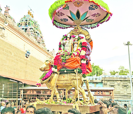 ఘనంగా శివాలయాల్లో ప్రదోష పూజలు 1