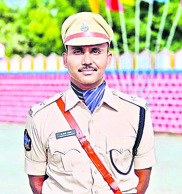 గ్రూప్‌–1కు ఎంపికై న   బోరవానిపేట యువకుడు 3