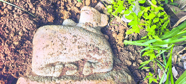 నంది విగ్రహాన్ని  తొలగించి తవ్వకాలు 1