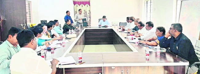 అభివృద్ధి పనులను  పూర్తి చేయాలి 1