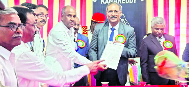 అభివృద్ధి పనులను  పూర్తి చేయాలి 2