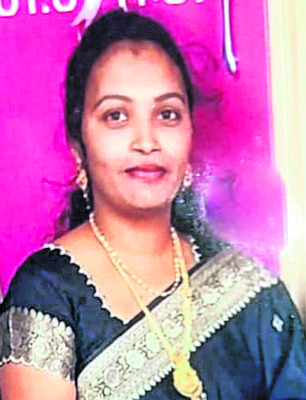 ఎద్దుల బండిని ఢీకొట్టిన లారీ 2