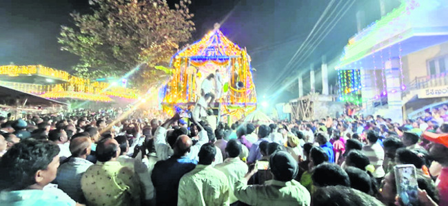 రథంపై ఊరేగిన రాములోరు 1