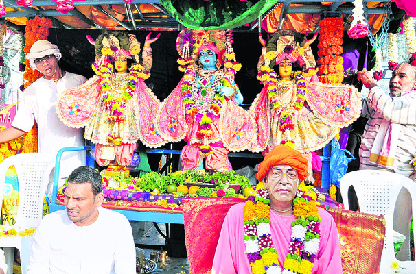 నేత్రపర్వంగా రథయాత్ర 1