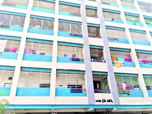 దర్శి కమిషనర్‌ గృహాలపై ఏసీబీ దాడులు 1