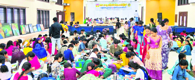 పాలకొల్లులో చిత్రకళా ప్రదర్శన 1