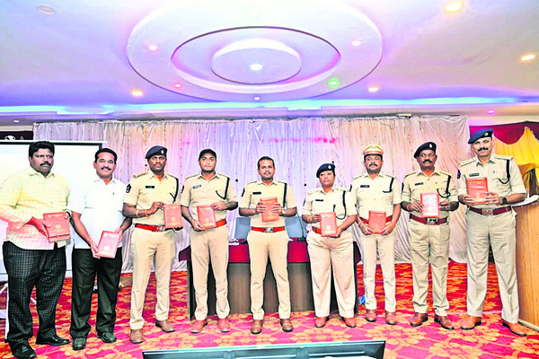 వీరభద్రుని సేవలో  ఐఏఎస్‌ సోనాల్‌ గోయెల్‌ 3