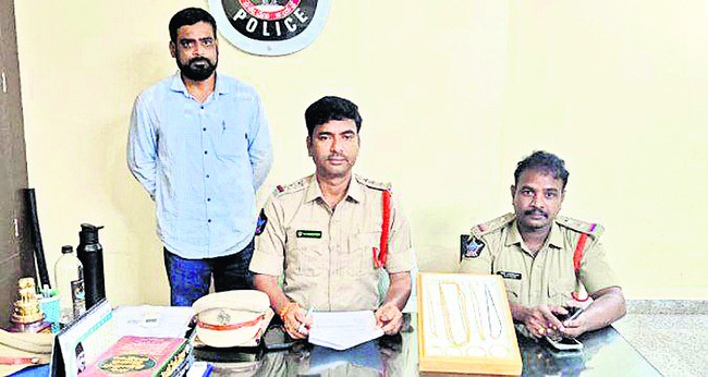 రహదారి నిబంధనలు పాటించాలి 2